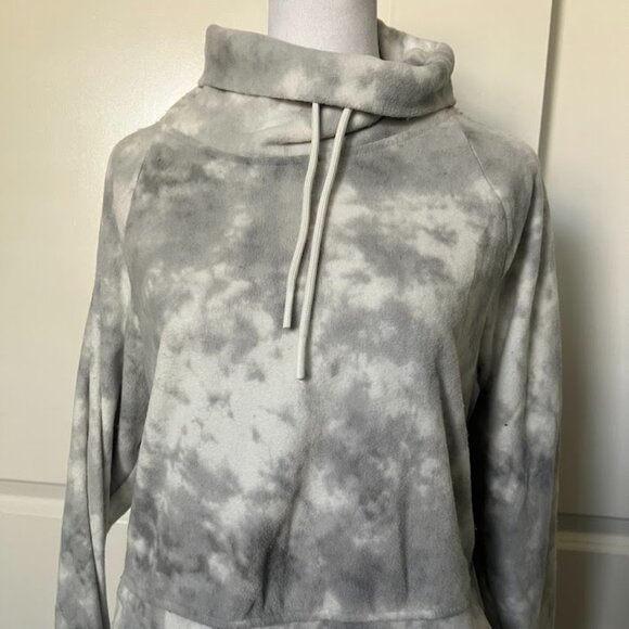 Old Navy Gray Tie Dye Cropped Long Sleeve Pullover Fleece Sweatshirt Size Small - Picture 1 of 12